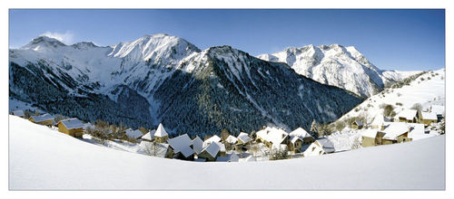 Vue panoramique du village en hiver